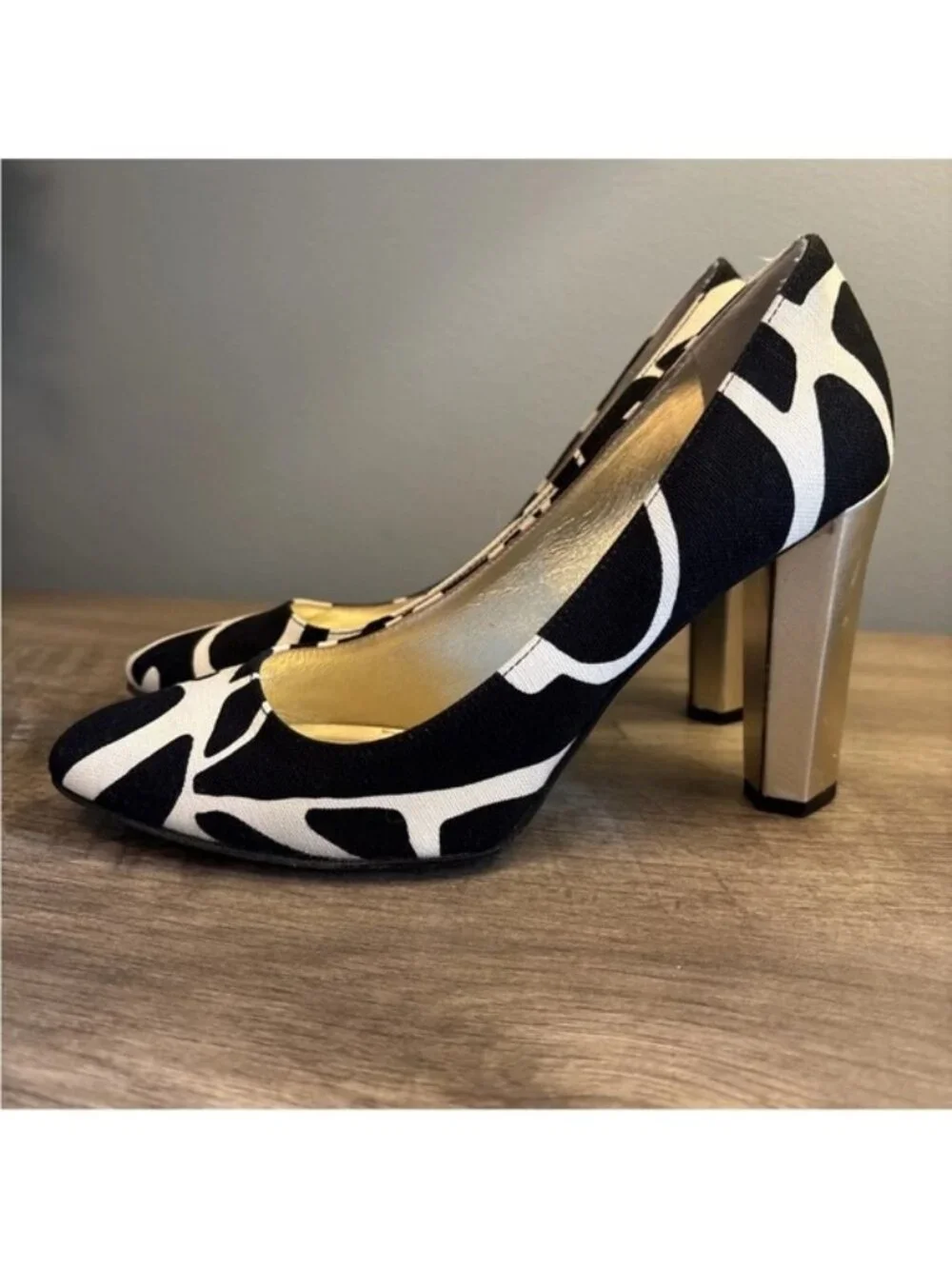 Diane Von Furstenberg Women's Black White Print Pump Heels Shoes Gold Heel 7M - Picture 2 of 14